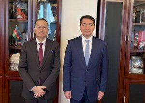 Hikmət Hacıyev Pakistan səfiri ilə görüşdü