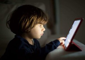 Uşaqların internet asılılığı ilə bağlı xəbərdarlıq edildi