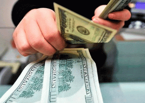 Banklar dolların alış qiymətini bahalaşdırır