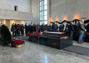Vəzirovun Moskvadakı dəfnindən