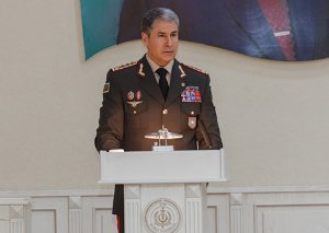 Vilayət Eyvazov Daxili Qoşunlarda müşavirə keçirdi