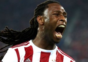 “Olimpiakos” klubunun futbolçusunu “bita” ilə döyüblər