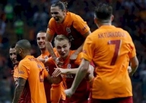 “Qalatasaray” bu futbolçusu ilə yolları ayırır