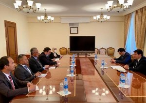 Hikmət Hacıyev Malayziyanın XİN rəhbərinin müavini ilə ikitərəfli əməkdaşlığı müzakirə edib