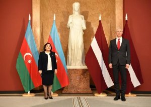 Sahibə Qafarova Latviyanın baş naziri ilə görüşdü – FOTO