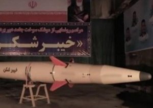İran orta mənzilli yeni raketini ictimaiyyətə təqdim edib