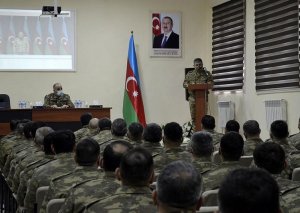 Müdafiə naziri ordu barədə yayılan məlumatlara münasibət bildirib