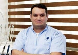 Prokuror rüşvət alan sabiq baş həkimə 9 il cəza istədi