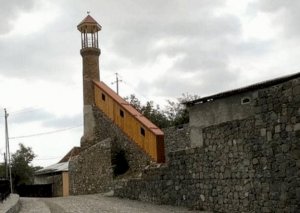 Şəkidə məscidin bərpasında yeyintiyə yol verilib