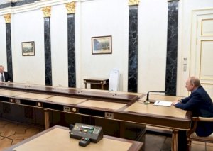 “Dünya yeni bir Hitler qarşısında geri çəkilir“ “O, yaltaqcasına...“