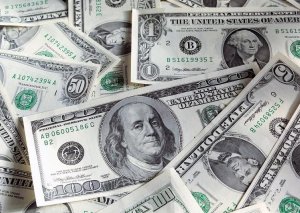 Azərbaycan bankları ötən il 4 mlrd dollarlıq nağd xarici valyuta alıb-satıb