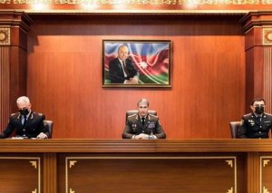 Vilayət Eyvazov Çevik Polis Alayında əməliyyat müşavirəsi keçirib