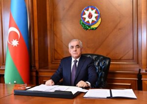 Əli Əsədov Artur Rasizadənin imzaladığı qərarı ləğv edib