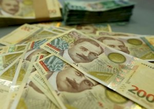 Gürcüstan larisi kəskin ucuzlaşdı