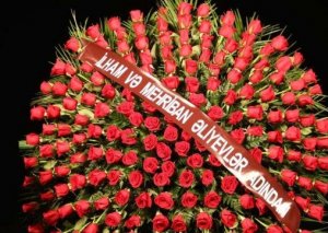 Prezident və xanımı Ayaz Mütəllibovun vida mərasiminə əklil göndərdi
