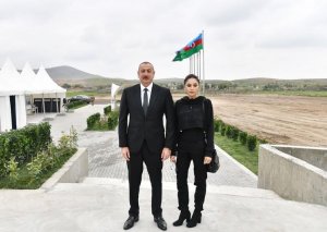 İlham Əliyev və Mehriban Əliyeva Şuşada Beynəlxalq Folklor Festivalında iştirak edirlər