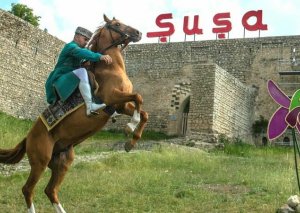Şuşada "Xarıbülbül" festivalı başladı