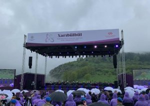 İlham Əliyev və Mehriban Əliyeva Şuşada Beynəlxalq Folklor Festivalının açılışında iştirak ediblər - YENİLƏNİB