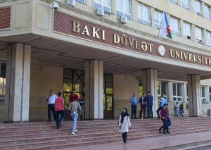 BDU-da rüşvət qalmaqalı: “Altdan-altdan iş görürlər”