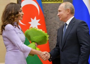 Vladimir Putin Mehriban Əliyevanı təbrik edib