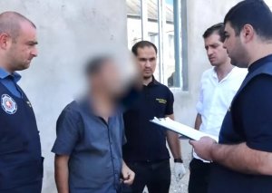 10 narkotacir qandallandı