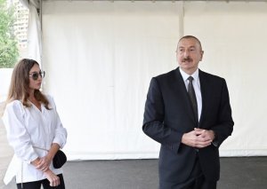 İlham Əliyev və Mehriban Əliyeva Pənahəli Xanın Sarayı və İmarət Kompleksində görüləcək işlərlə tanış olublar