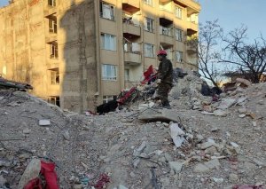 Azərbaycan xilasediciləri Türkiyədə dağıntılar altından 53 nəfəri sağ, 741 nəfərin cəsədini çıxarıb