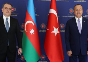 Ceyhun Bayramov Çavuşoğluna zəng edib