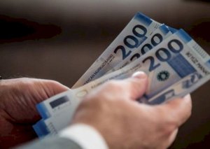 Məleykə Abbaszadə ödənişlərin artırılması barədə əmr imzaladı