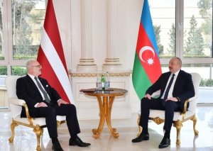 Azərbaycan və Latviya prezidentlərinin məhdud tərkibdə görüşü olub - FOTO