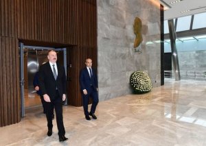 İlham Əliyev Əmlak Məsələləri Dövlət Xidmətinin yeni inzibati binasının açılışında iştirak edib - FOTO