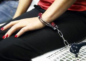 Azərbaycandan qaçan qadın məmur Rusiyada tutuldu