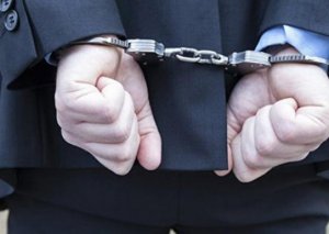 Azərbaycanda vəzifəli şəxslər rüşvətə görə həbs olundular - RƏSMİ