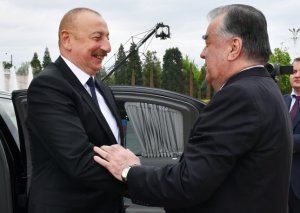 İlham Əliyevin Düşənbədə rəsmi qarşılanma mərasimi olub