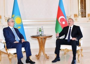 Azərbaycan və Qazaxıstan prezidentlərinin məhdud tərkibdə görüşü başlayıb
