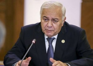 Oqtay Əsədovun qardaşının ölkədən çıxışı qadağan edildi