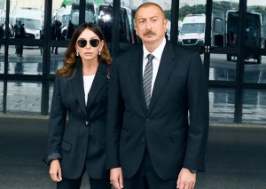 İlham Əliyevlə xanımı oftalmoloqlarla söhbət etdilər