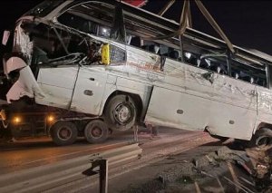 Tələbələri daşıyan avtobus aşdı: 3 ölü, 44 yaralı - Foto