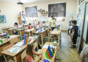 Övladı məktəbə gedən valideynlərin NƏZƏRİNƏ