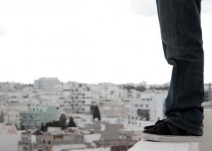 Xırdalanda bir nəfər intihara cəhd edir