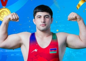Yusif Dursunov dünya çempionu oldu
