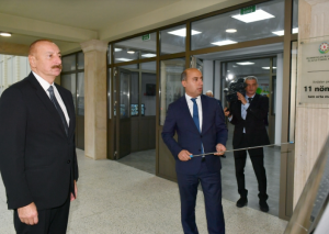 İlham Əliyev məktəb binasının açılışındaFOTO