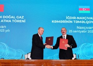 Naxçıvanda Azərbaycan-Türkiyə sənədlərinin imzalanma mərasimi keçirilib
