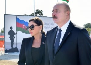 Prezidentlə xanımı Zəfər parkında
