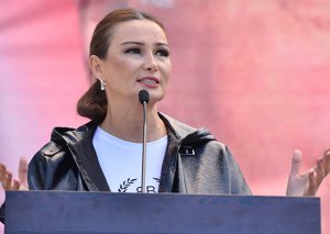 Qənirə Paşayeva vəfat etdi