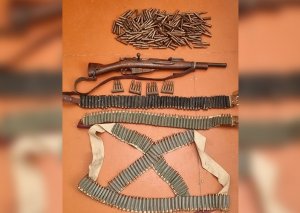 Saatlı sakini odlu silahı və 412 ədəd patronu polisə təhvil verib