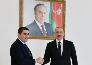 Prezident Gürcüstan parlamenti sədrini qəbul edib - FOTO
