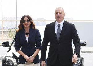 İlham Əliyevlə xanımı Qırmızı Bazar qəsəbəsində olublar