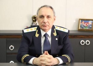 Baş prokuror intihar edən vəkilin işini nəzarətə götürdü