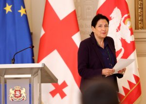 Zurabişvili Azərbaycan Prezidentini təbrik etmədi, hökumətin kəskin tənqidinə məruz qaldı